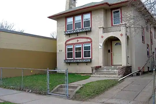 1179 Selby Ave Photo 2