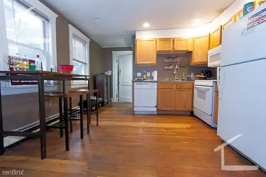 17 Wadsworth St Photo 2