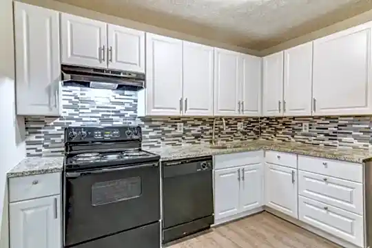 1076 South Main St NE Photo 2