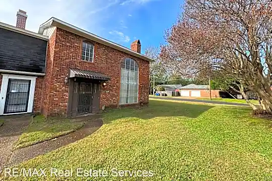 902 E Kings Hwy Photo 1