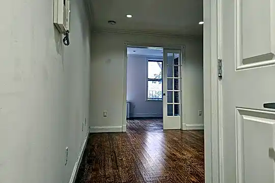 307 Mott St #3B Photo 2