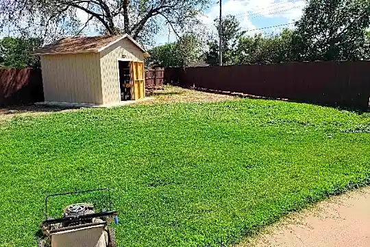 300 Tucker Cir Photo 2