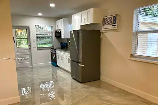 5401 SW 64th Ave #5 Photo 1