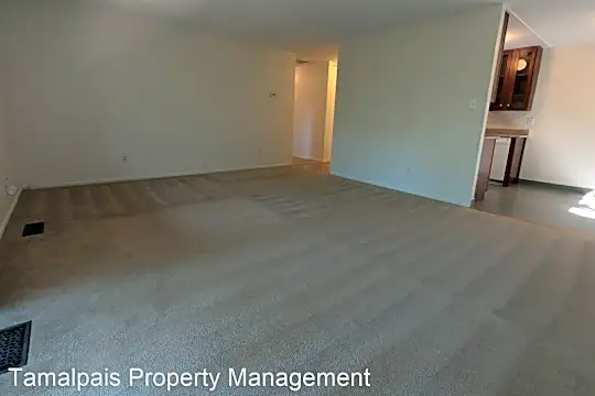 28 Circle Dr Photo 2