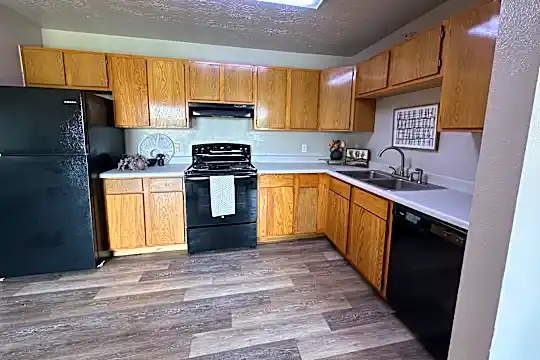 303 S Iowa St Photo 2