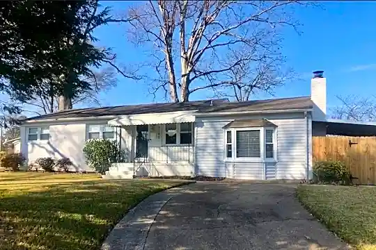 4748 Victory Rd Photo 1