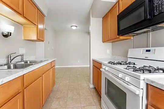 24587 Kelly Rd Photo 2