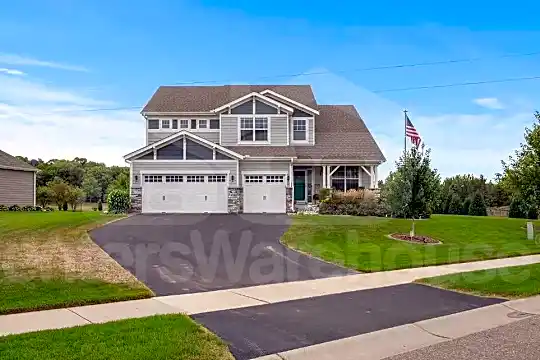 900 Cascade Dr Photo 2