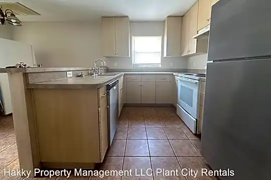 208 W. Tever St Photo 2