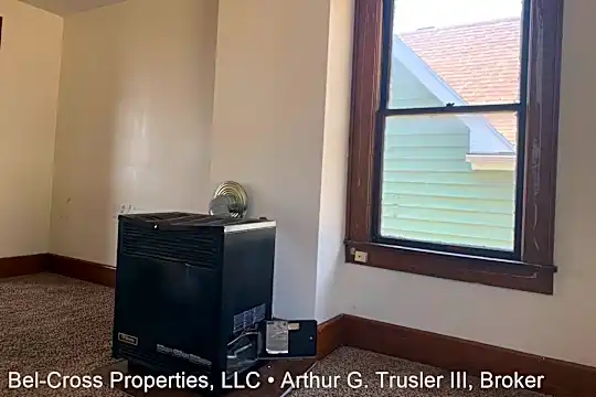 401 Beverly Ave Photo 2