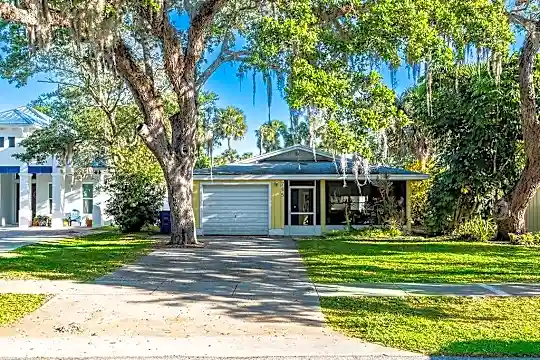 745 Camelia Ln Photo 1