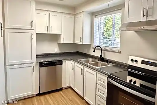 2444 S York St Photo 2