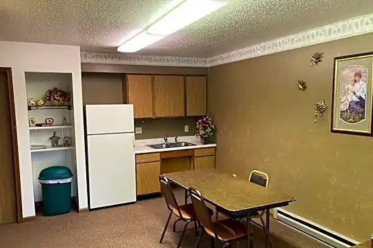 309 Oxford Dr Photo 2