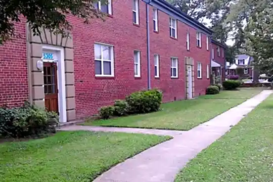 Castle Manor Photo 2