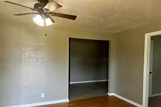 3905 S Tyler St Photo 2
