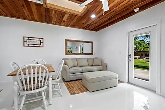 11647 62nd Ln N Photo 2