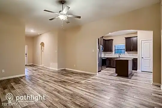 1833 Chesapeake Dr Photo 2