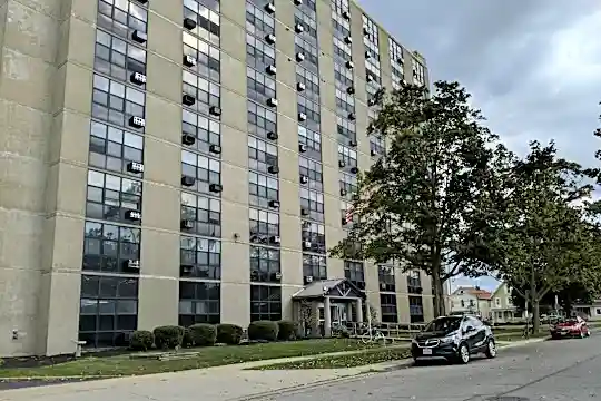 Bayshore Towers Photo 2
