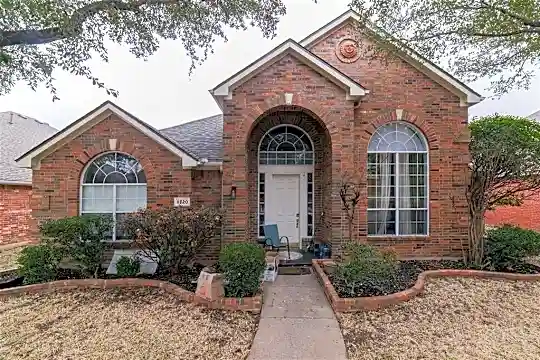 9720 Wolf Creek Dr Photo 2