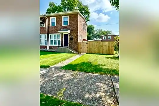 9233 S Prairie Ave Photo 1