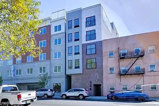 556 Market St Photo 2