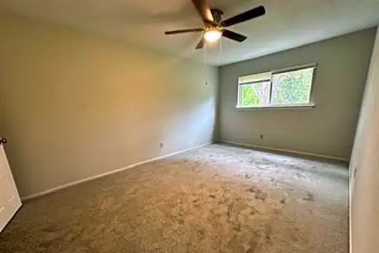 1016 E Walker St Photo 2