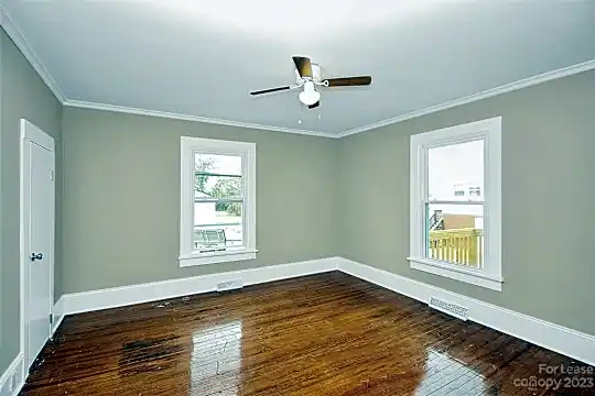1910 Flint Ln Photo 2