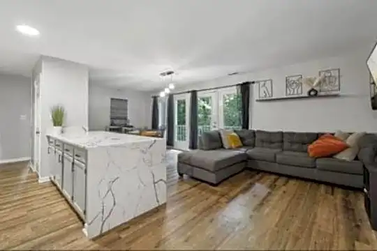 1310 Park Glen Dr Photo 1