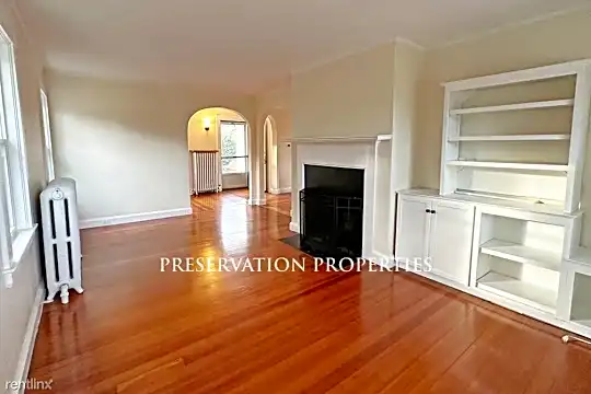 300 Waverley Ave Photo 2