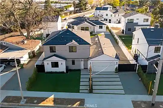 13461 Bradley Ave Photo 2