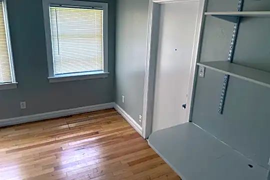 2213 22nd St Photo 2