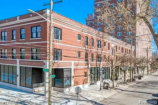 1400 Van Dyke St #305 Photo 2