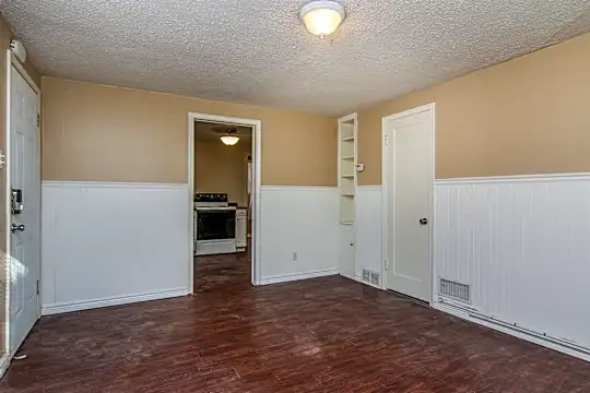 1109 E 400 S Photo 1