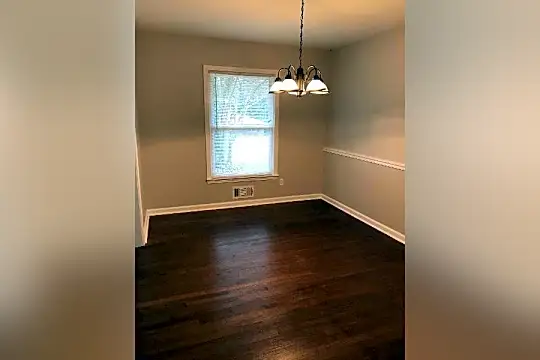 629 Brownlee Road Southwest Photo 2