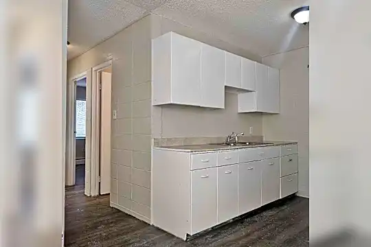 300 W Fuller Ave Photo 2