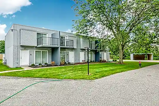 Whitewood Apartments Photo 2