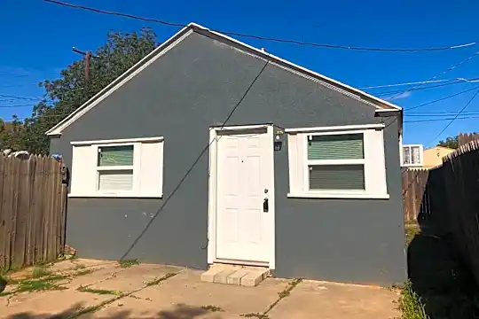 1910 26th St Photo 2