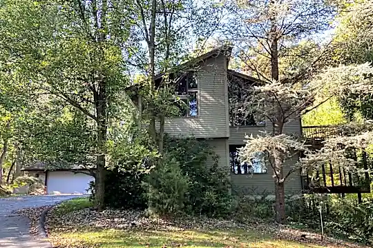 410 SHADY DELL ROAD Photo 2