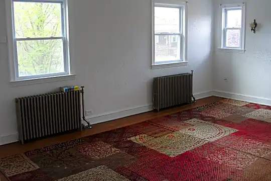 2ndFLLivingRoomBest.JPG