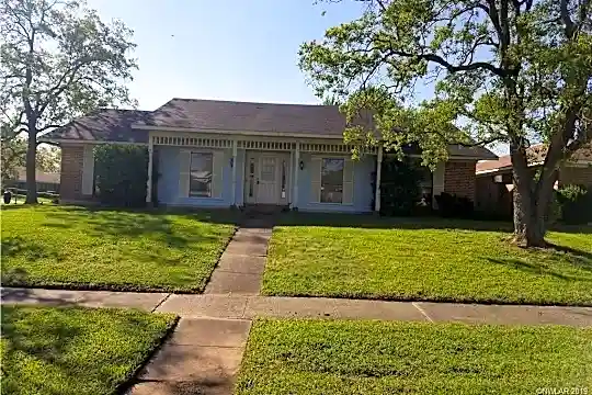 5504 Golden Meadows Dr Photo 2