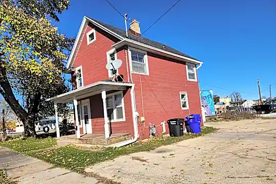 212 S Badger Ave Photo 2