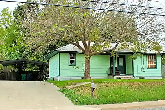 1206 E Alamo St Photo 1