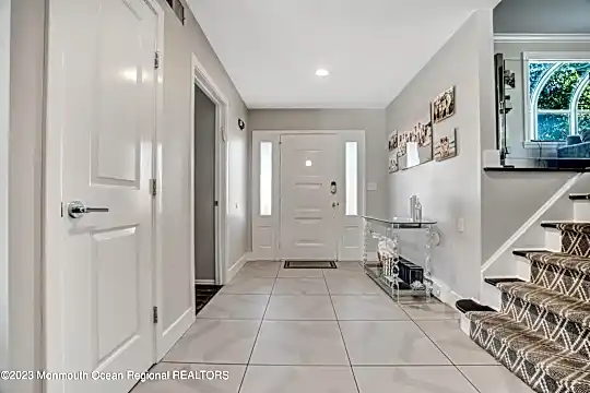 278 Lake Ave Photo 2