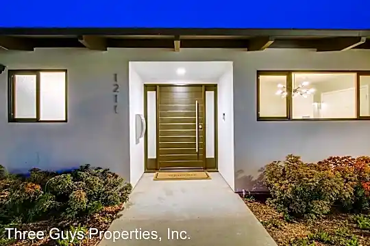 1211 Catalina Blvd Photo 1