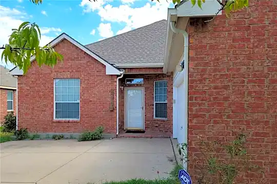 4218 Carrington Dr Photo 1