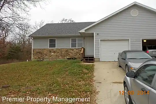 1501 Red Oak Dr Photo 1