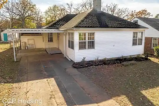 2108 South S Street Photo 1