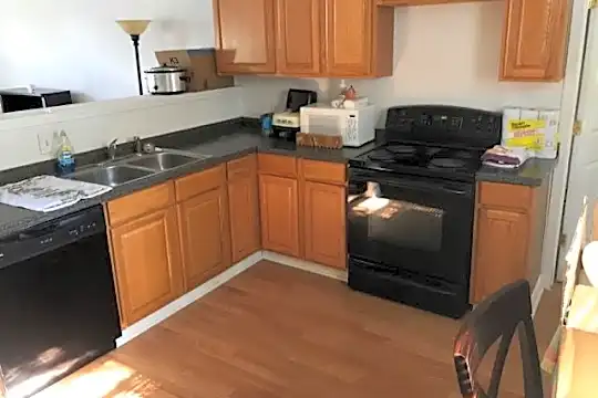 537 Maple Ave Photo 2