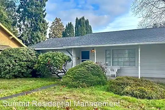 419 3rd St NE Photo 1