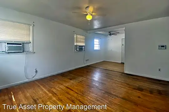 3322 Jarvis St Photo 2